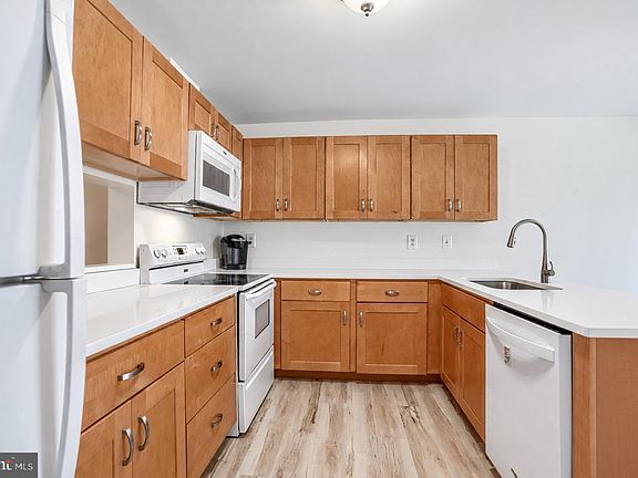 5th image of 8935 Skyrock Ct