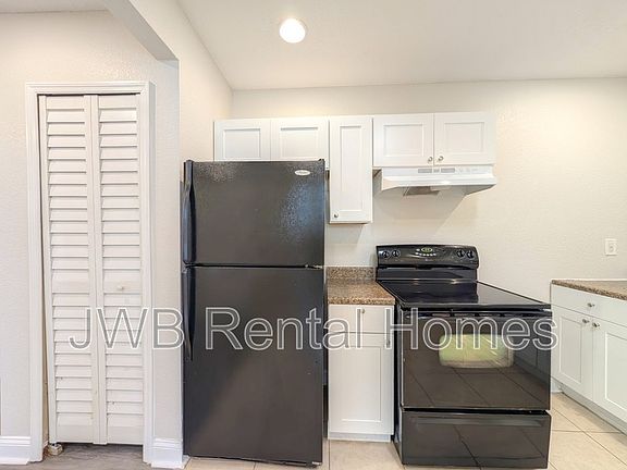5th image of 1839 Miller St