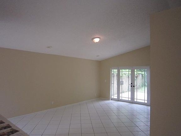5th image of 8043 Stirrup Cay Ct
