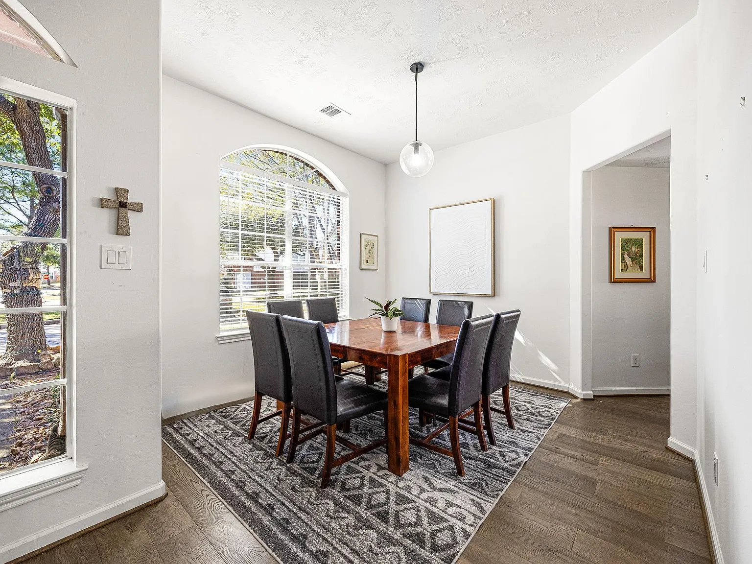 3 bed, 2.5 bath, 2294 sqft, $2,990 — Photo 4