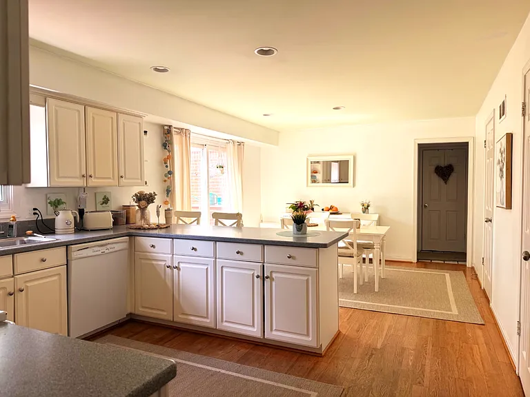 1667 Ross Dr — Photo 3