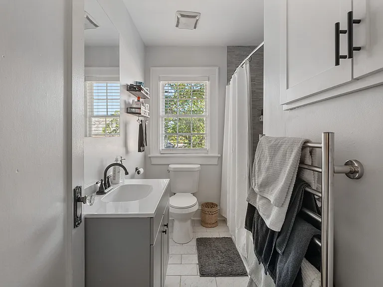 1261 Owsley Ave — Photo 13