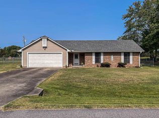 201 Fieldmont Dr, Paducah, KY 42003