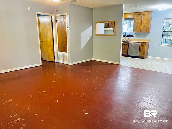 4th image of 100 Perry Cir