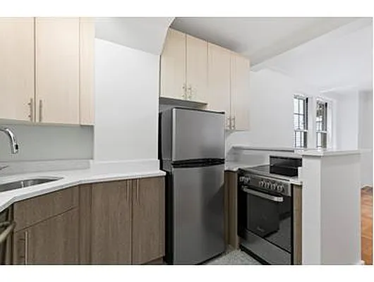 Rented by Corcoran | media 27