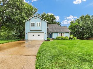 1207 Southwood Dr, Mahomet, IL 61853
