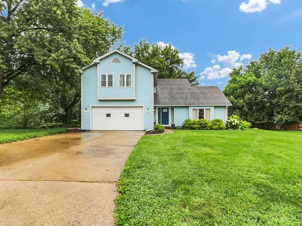 1207 Southwood Dr, Mahomet, IL 61853