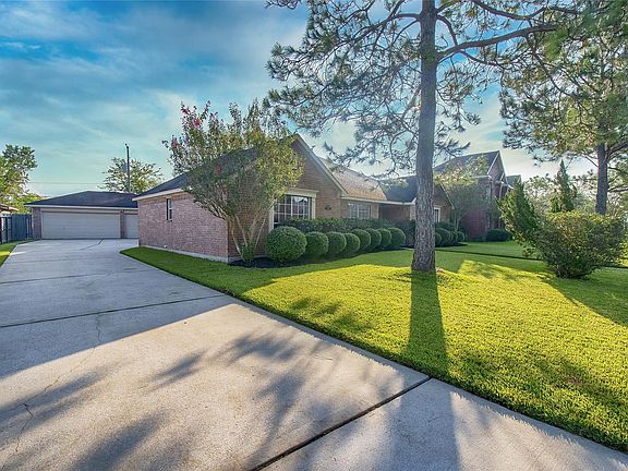 4th image of 1905 Willow Lake Dr