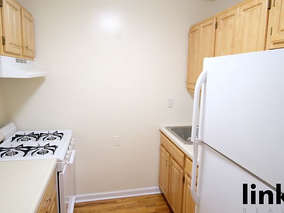 3rd image of 20 W 126th St #3