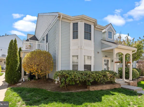 32 Tulip Ln, Freehold, NJ 07728