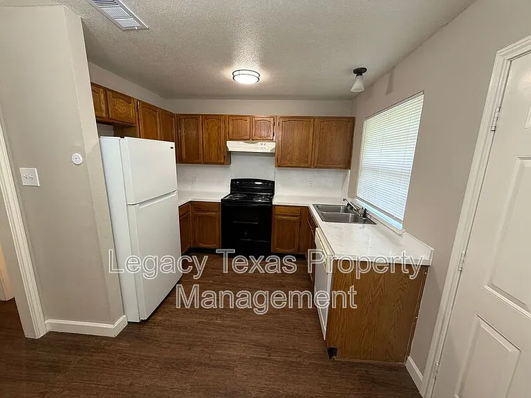 1607 N Nolan River Rd #C — Photo 14
