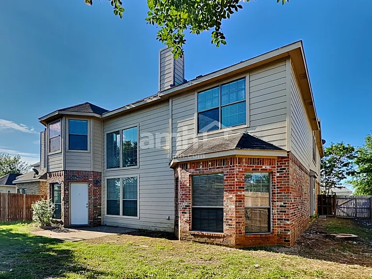 404 Roundrock Ln — Photo 28