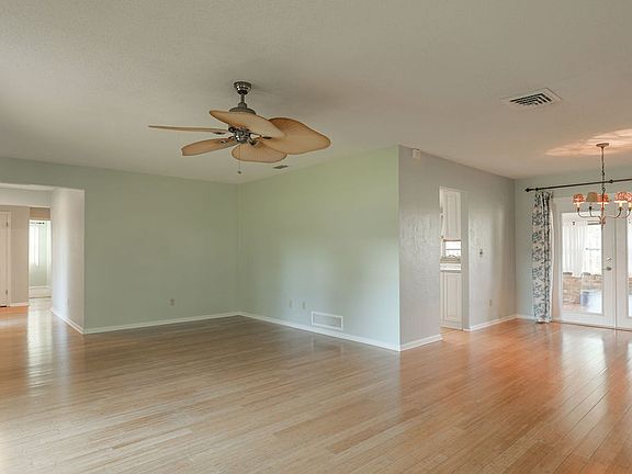 4th image of 103 Sandcastle Dr