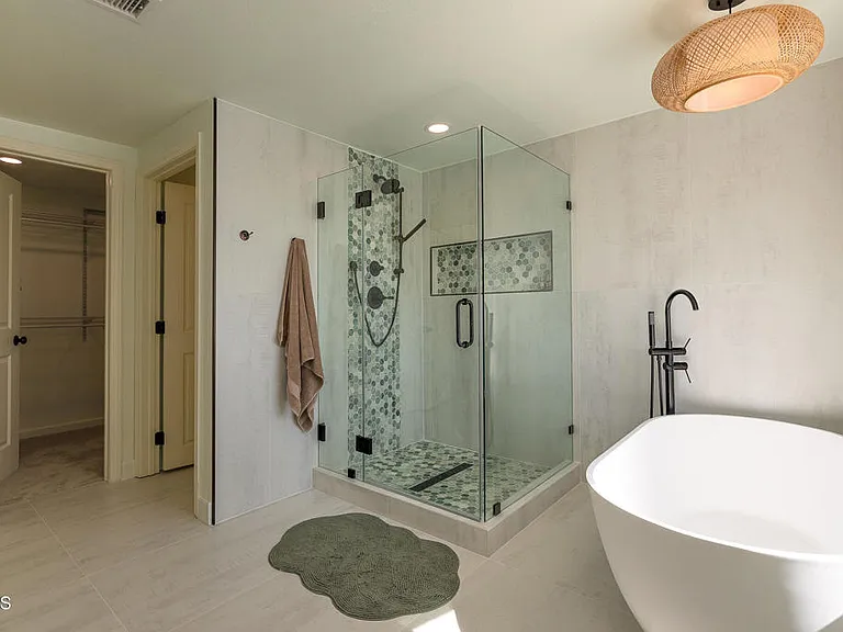 2411 Monaco Dr — Photo 29