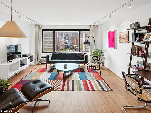 2nd image of 3100 N Lake Shore Dr APT 1404