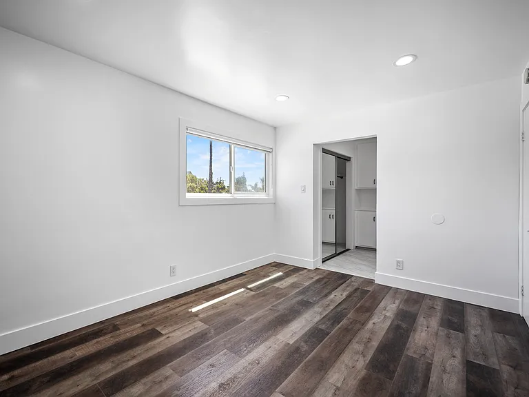 1101 N Flower St #1 — Photo 17