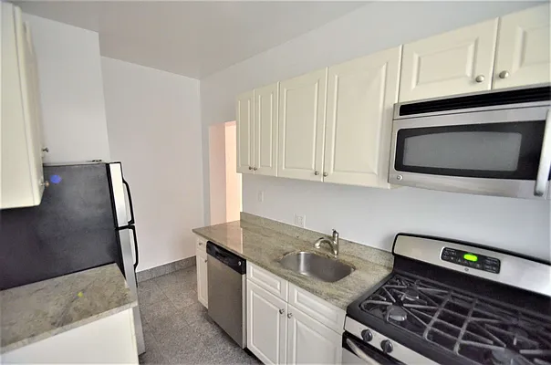 Rented by CITY SKYLINE REALTY INC | media 15