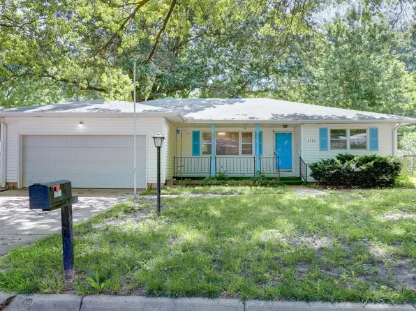 1714 John St, Winfield, KS 67156