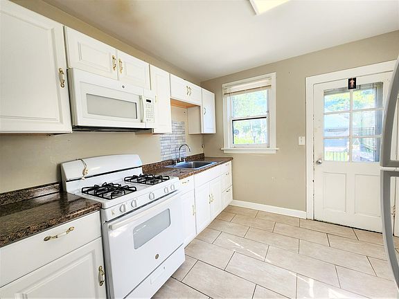 5th image of 505 E Calhoun St