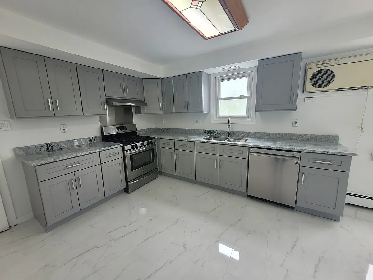 Building Photo - 360 New York Ave #1