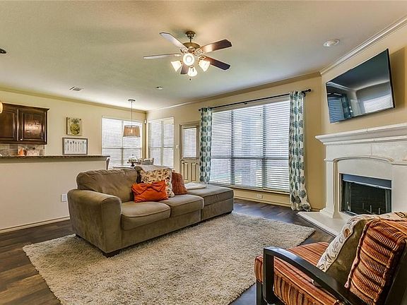 3rd image of 3028 Hidden Valley Dr