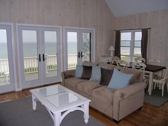 Living/Dining Area