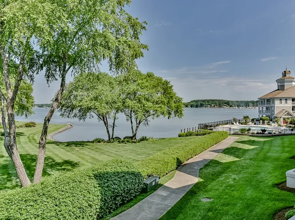 18557 Vineyard Point Ln, Cornelius, NC