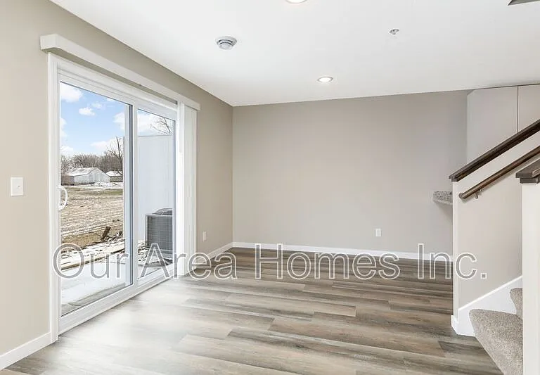 6020 Manchester Ave NE — Photo 5