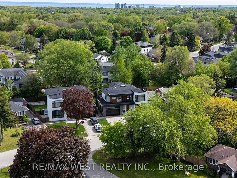 510 Wellington Cres — Photo 48