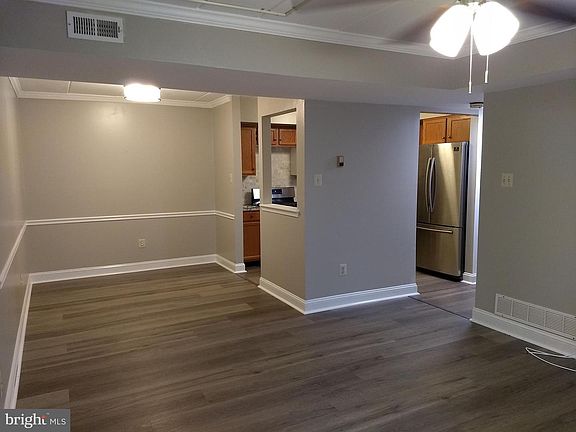 5th image of 216 Fountain Farm Ln