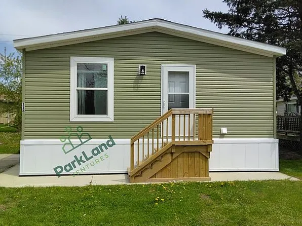 118 Thornapple Cir, Leonard, MI 48367