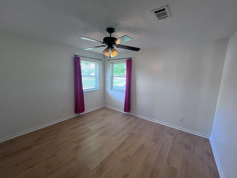 113 Cornwall Ct — Photo 25