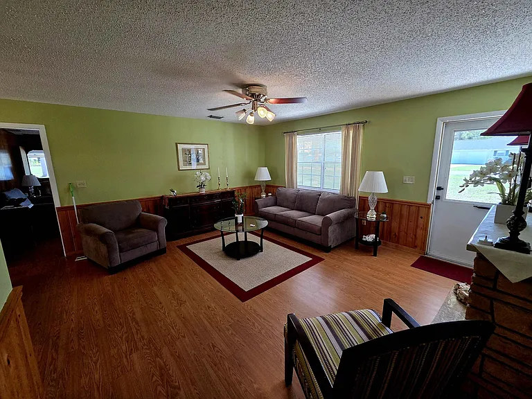 102 S Claire Dr — Photo 15
