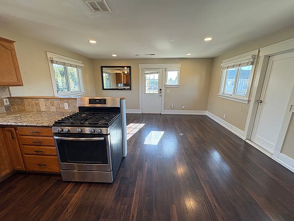4th image of 2661 C St
