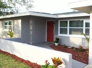 811 Entrada Dr N, Fort Myers, FL 33919
