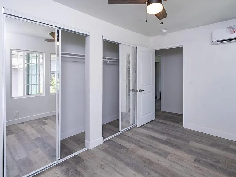 1587 W 35th Pl — Photo 9
