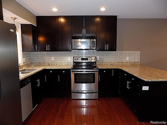 5th image of 522 E Breckenridge St #1