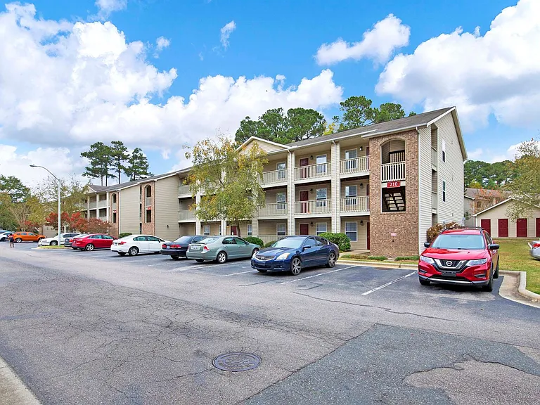 Meadowbrook Luxury Apartments — Photo 19