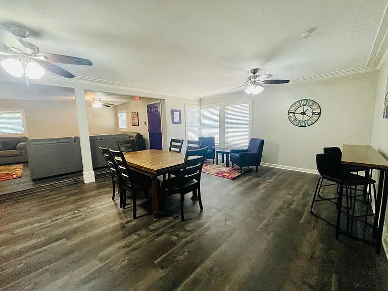 718 W College St — Photo 22