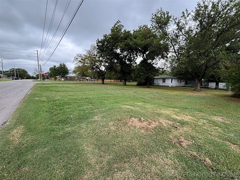 2nd image of 110 W Bryan Ave