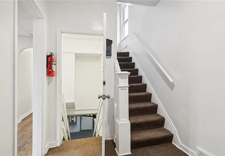 328 James St — Photo 42