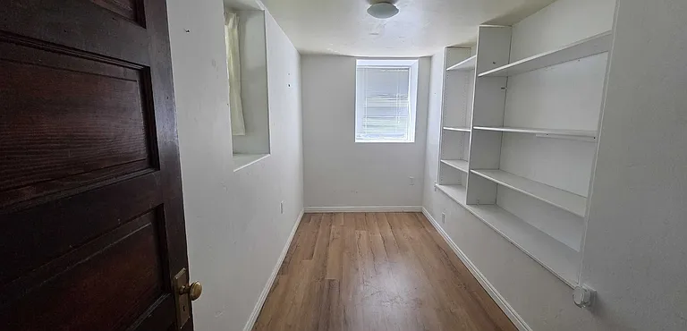 322 E 6th Ave — Photo 12