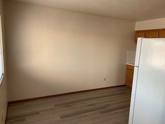 4th image of 915 W Boundary St