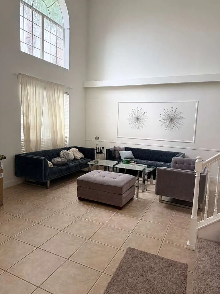 5 bed, 3.5 bath, 3355 sqft, $3,700 — Photo 3