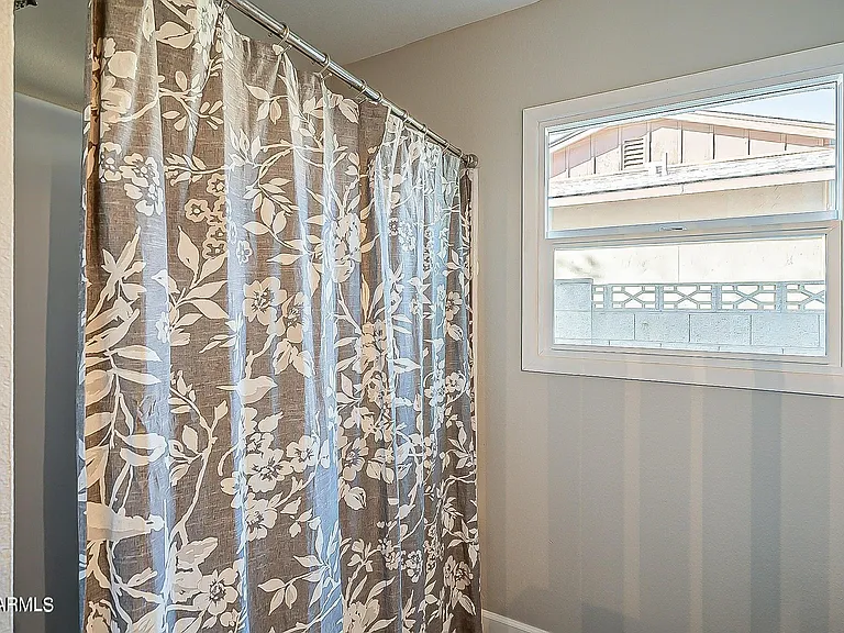 14008 N 52nd Ave — Photo 28
