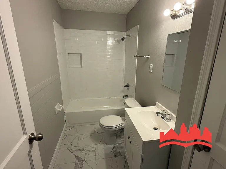 993 Gordon St — Photo 10