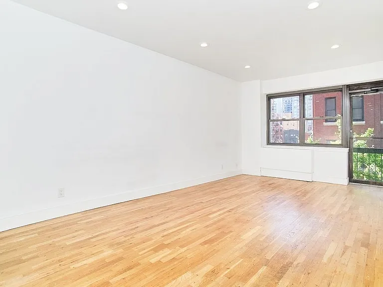 213 E 37th St #2C — Photo 2
