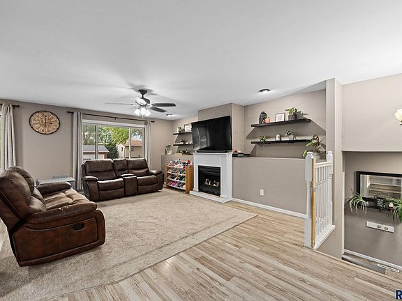 3rd image of 5820 W 51st St