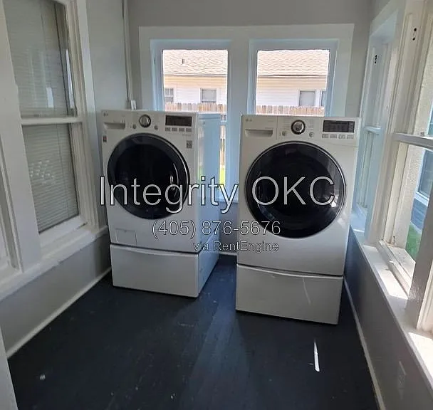 306 E Hughbert St — Photo 13