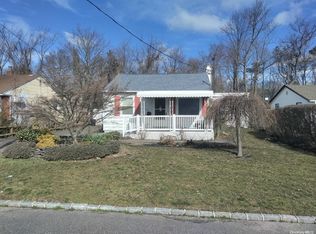 243 17th St, West Babylon, NY 11704